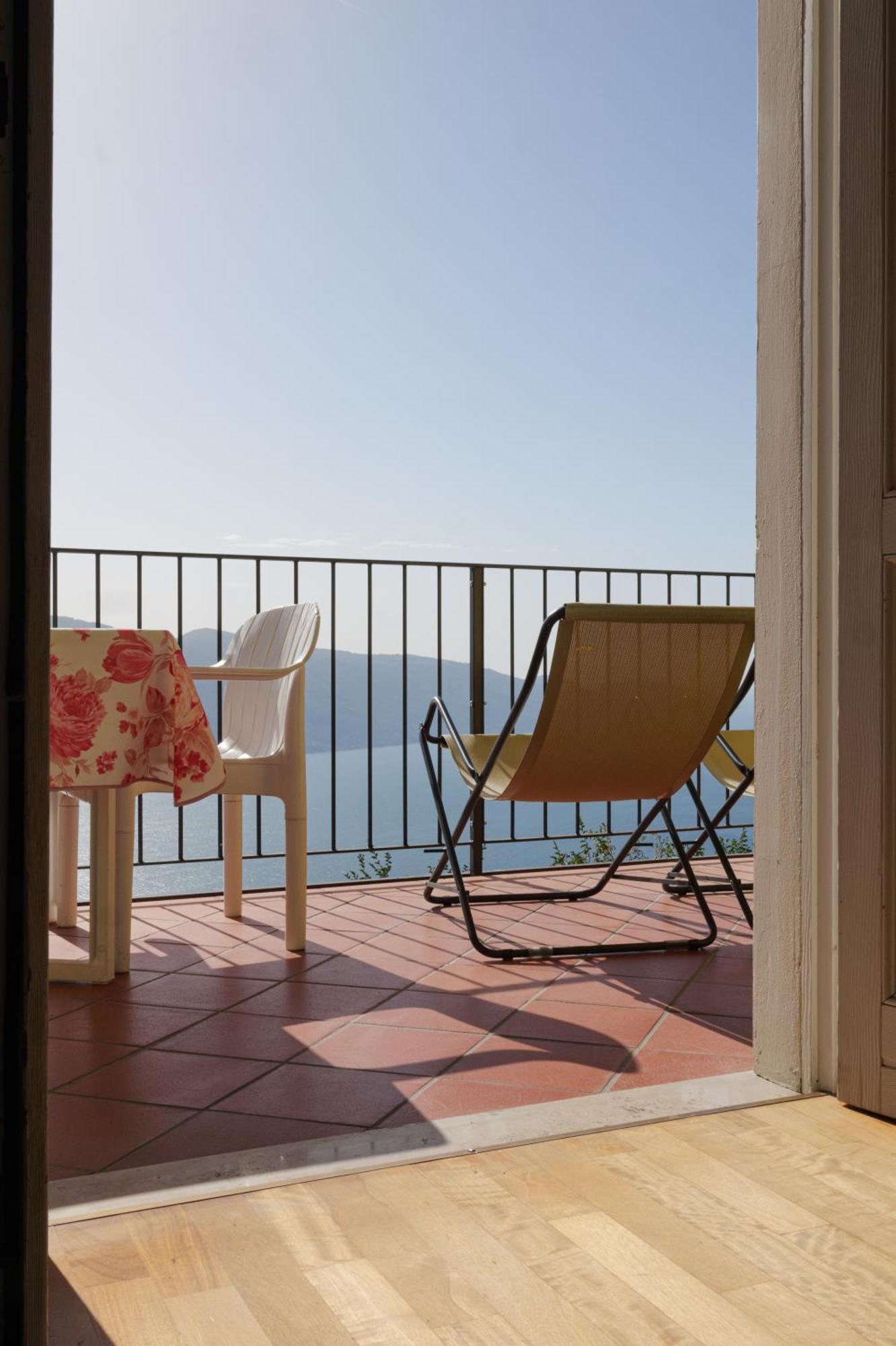 Casa Navla' Appartamenti "Ulivi"- "Fiori" -"Velieri"-"Luna"-"Nido"-"Taverna" Tignale Esterno foto