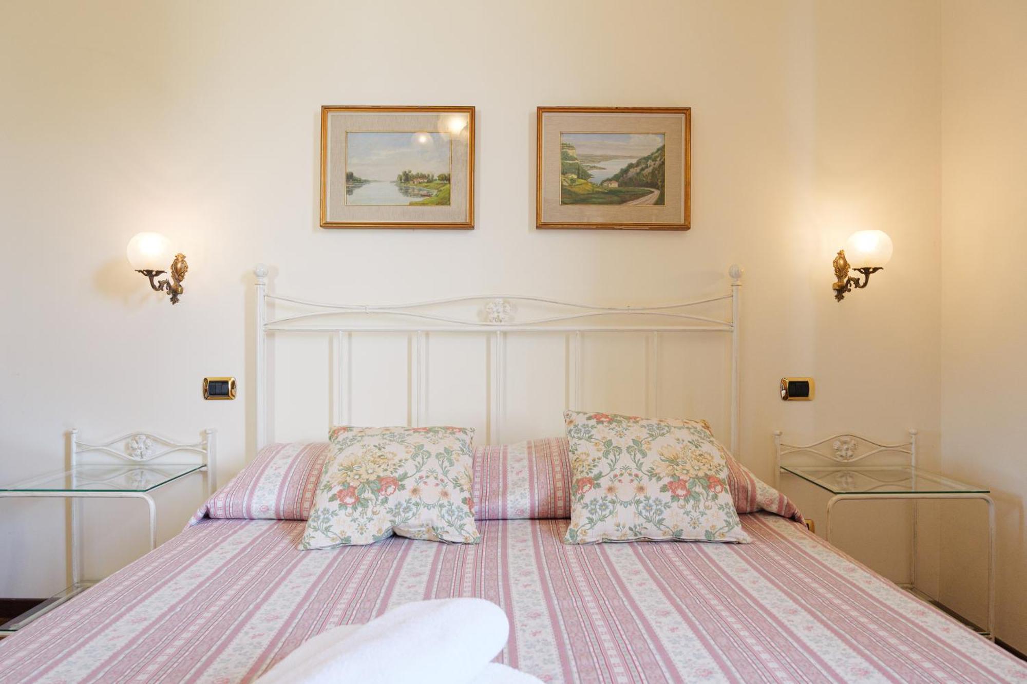 Casa Navla' Appartamenti "Ulivi"- "Fiori" -"Velieri"-"Luna"-"Nido"-"Taverna" Tignale Esterno foto