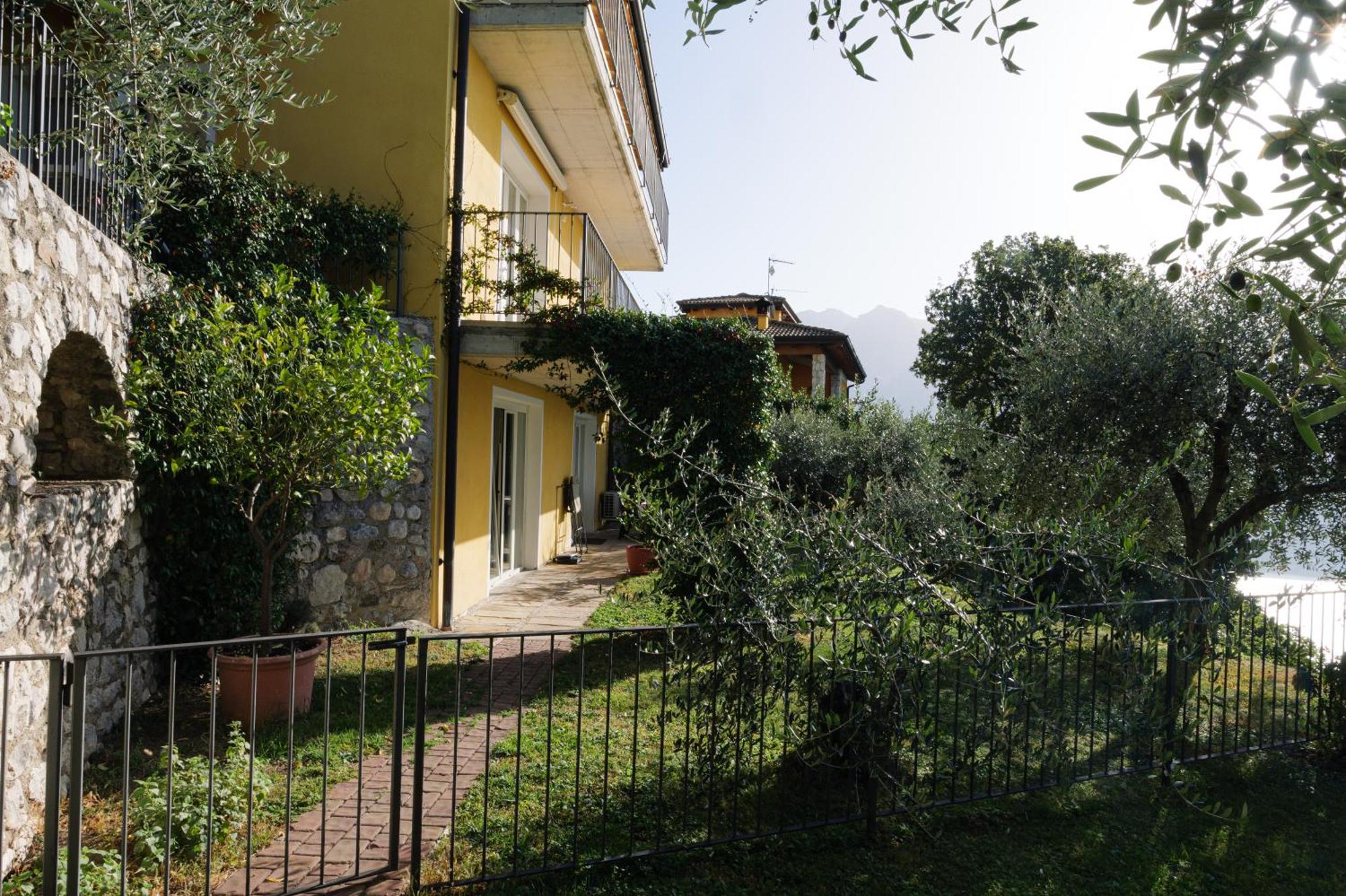 Casa Navla' Appartamenti "Ulivi"- "Fiori" -"Velieri"-"Luna"-"Nido"-"Taverna" Tignale Esterno foto