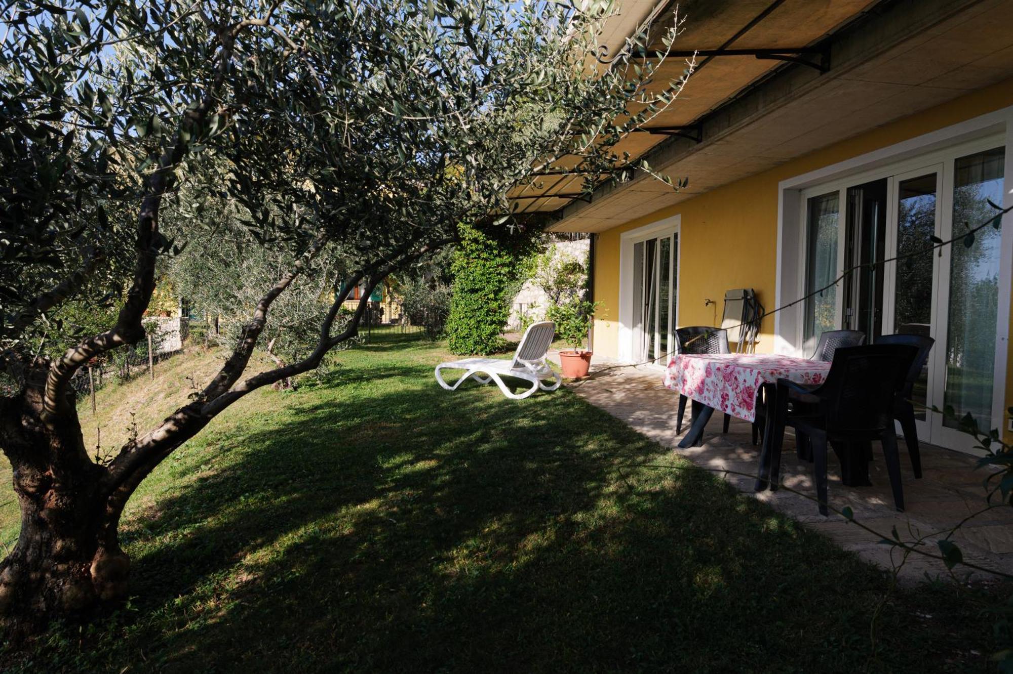 Casa Navla' Appartamenti "Ulivi"- "Fiori" -"Velieri"-"Luna"-"Nido"-"Taverna" Tignale Esterno foto