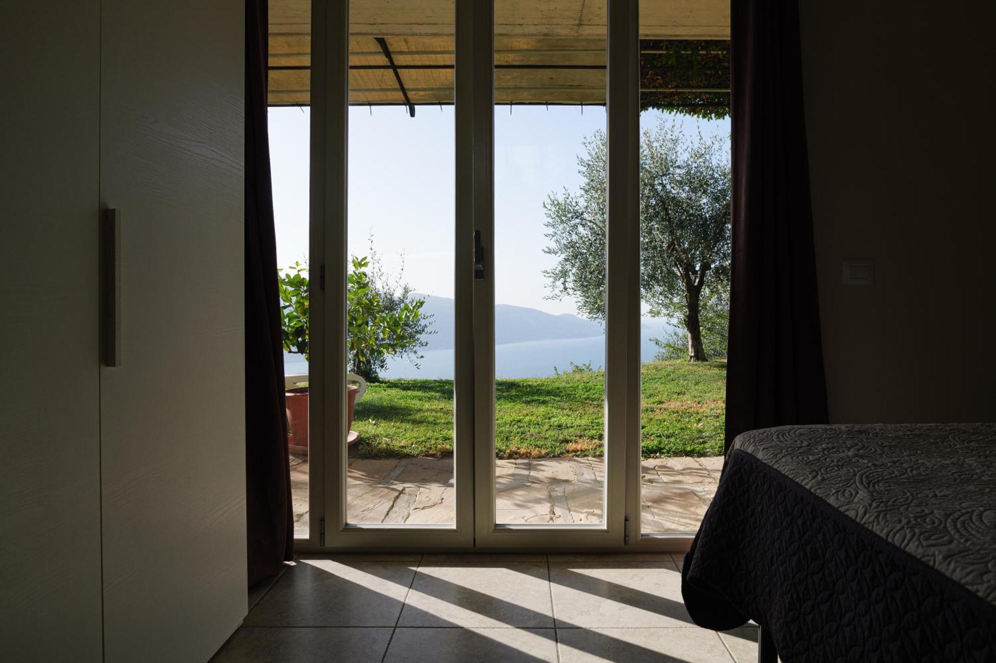 Casa Navla' Appartamenti "Ulivi"- "Fiori" -"Velieri"-"Luna"-"Nido"-"Taverna" Tignale Esterno foto