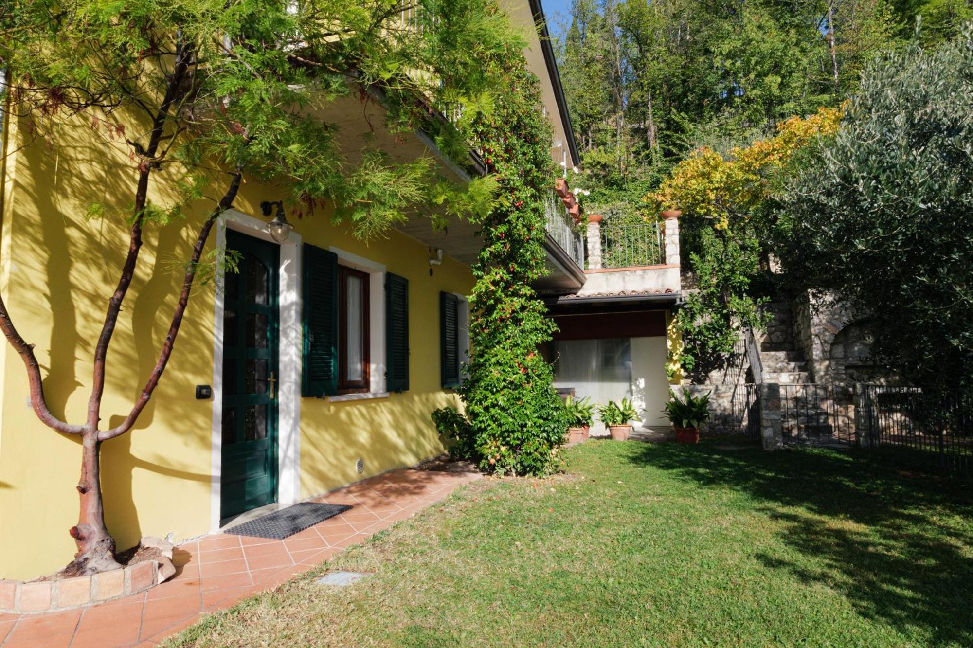 Casa Navla' Appartamenti "Ulivi"- "Fiori" -"Velieri"-"Luna"-"Nido"-"Taverna" Tignale Esterno foto