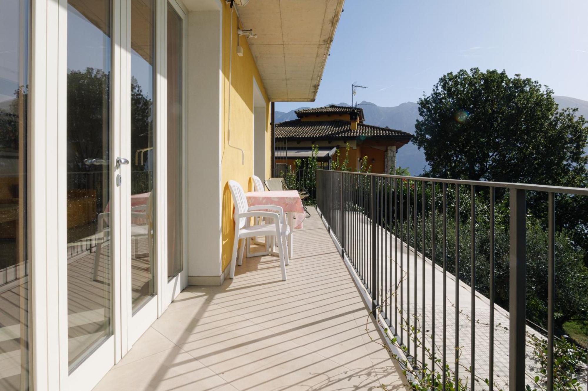 Casa Navla' Appartamenti "Ulivi"- "Fiori" -"Velieri"-"Luna"-"Nido"-"Taverna" Tignale Esterno foto