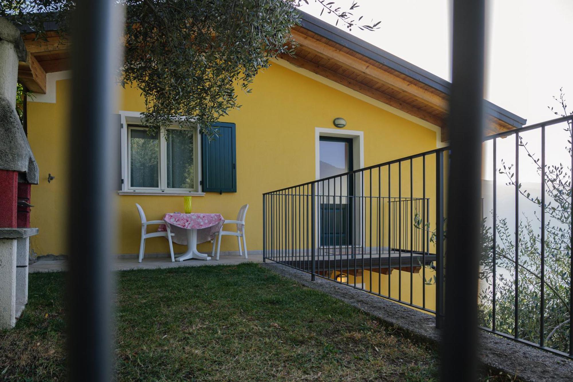 Casa Navla' Appartamenti "Ulivi"- "Fiori" -"Velieri"-"Luna"-"Nido"-"Taverna" Tignale Esterno foto